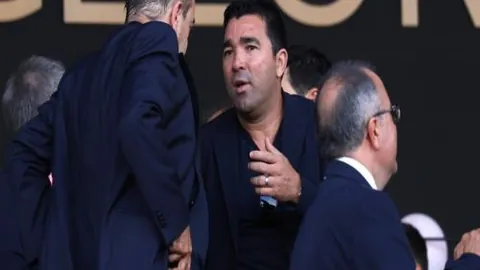 精彩对决！利物浦半场战平埃因霍温，索博斯洛伊与佩里西奇各展神威，范戴克制造争议点球！