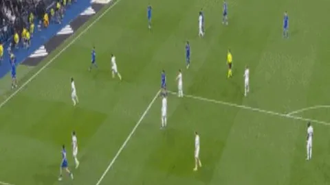 “AC米兰2-1逆转国际米兰，吉鲁开场4分钟连下两城，佩里西奇立功”